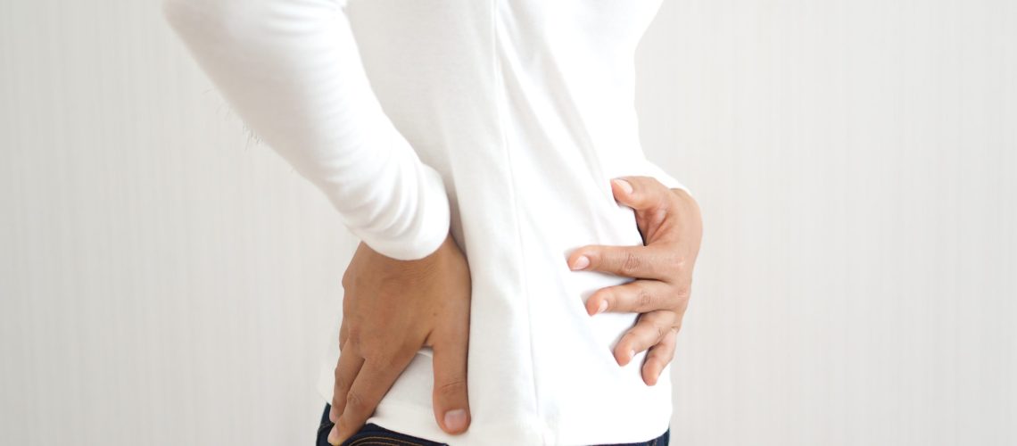 Ilustração mostrando a localização da hérnia epigástrica no abdômen.